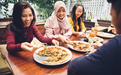 Dinner With Both Pizza and Pasta Lovers? How to Build a Meal Everyone Can Share